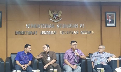 Direktur Eksekutif Asosiasi Asuransi Umum Indonesia (AAUI) Dody Dalimunthe (kiri). Kebijakan countercylical OJK akan relaksasi solvabilitas perusahaan asuransi