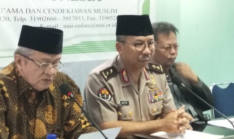 Konferensi pers MUI Polri terkait pembakaran bendera, di kantor MUI Pusat, Jakarta, Selasa (23/10). 