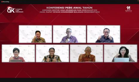 Tangkapan layar konferensi pers OJK, Senin (1/1/2023). OJK) menyampaikan, seluruh bank umum telah memenuhi syarat minimal modal inti sebesar Rp 3 triliun.