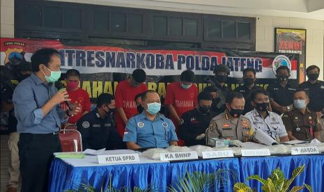 Konferensi pers pemusnahan barang bukti kejahatan narkoga oleh Jajaran Direktorat Reserse Narkoba (Ditresnarkoba) Polda Jawa Tengah, Rabu (7/10). Dalam kesempatan ini sebanyak 8,1 gram sabu sabu serta sedikitnya 5.708 butir pil ekstasi dimusnahkan di gedung Ditresnarkoba Polda Jawa Tengah.