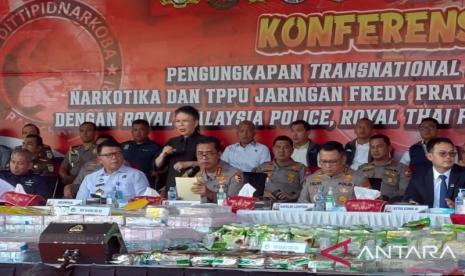 Konferensi Pers pengungkapan jaringan Fredy Pratama di Bareskrim Polri.