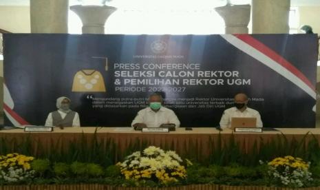 Konferensi pers seleksi dan pemilihan rektor UGM periode 2022-2027 di Yogyakarta.