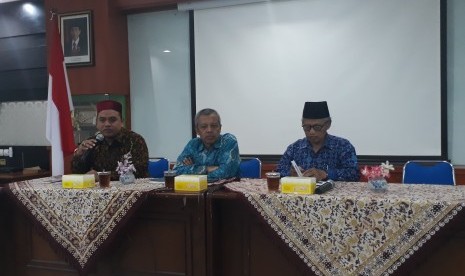 Konferensi pers Team Observasi Gerhana Bulan Total PKBHI FIAI Universitas Islam Indonesia (UII), Selasa (24/7). 