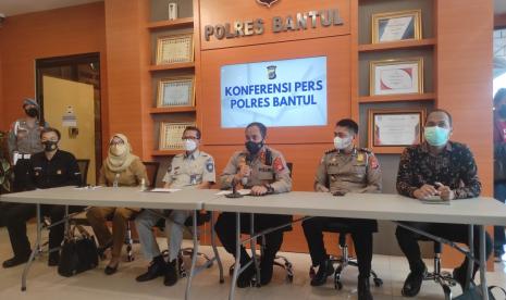 Konferensi pers terkait kecelakaan bus pariwisata Gandos Abadi di Jalan Imogiri-Dlingo, pada Senin (7/2) di Polres Bantul, Kabupaten Bantul, DIY.