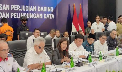 Konferensi pers terkait pemberantasan perjudian daring oleh desk judi online yang dipimpin oleh menko polkam Budi Gunawan, Kamis (21/11/2024).