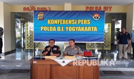 Dirreskrimum Polda DIY Kombes Hadi Utomo dan Kabid Humas Polda DIY AKBP Yulianto.