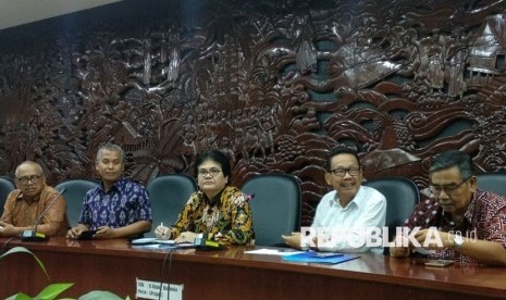 Konferensi pers terkait registrasi ulang sim card dilakukan di Gedung Kominfo, Jalan Medan Merdeka Barat, Jakarta Pusat, Rabu (28/2). Dilaporkan sebanyak 305juta pelanggan telah melakukan registrasi ulang terhitung hingga 28 Februari pukul 12:00.