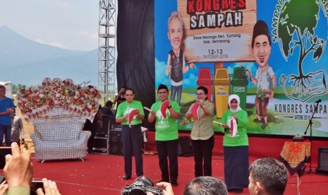 Kongres Sampah yang diinisiasi oleh Pemprov Jawa Tengah, resmi dibuka oleh Wakil Gubernur Jawa Tengah, Taj Yasin Maimoen, Sabtu (12/10). Kongres yang akan berlangsung hingga Ahad (13/10) besok ini, diikuti tak kurang 1.500 peserta.