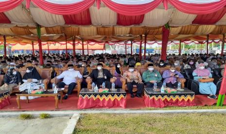  Kongres Santri Pancasila perdana di Meulaboh, Aceh Barat, Sabtu (13/11). Hadir pula jajaran Badan Pembinaan Ideologi Pancasila (BPIP), Plt. Sestama BPIP Karjono, Deputi BPIP Prakoso, Stafsus Dewan Pengarah BPIP Benny Susetyo, Unsur Pemprov Aceh dan Pemda Aceh Barat, DPRK, serta Baznas Pusat.