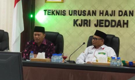 Konjen RI di Jeddah menggelar rapat koordinasi dengan Petugas Penyelenggara Ibadah Haji (PPIH) Arab Saudi di Kantor Urusan Haji KJRI Jeddah. KJRI Ingatkan Calon Jamaah Haji tidak Membawa Jimat, Hukumannya Berat