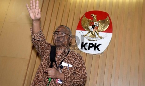 Konpres Pimpinan KPK. Plt Pimpinan KPK Taufiqurrahman Ruki saat konferensi pers di KPK, Jakarta, Rabu (25/2). 