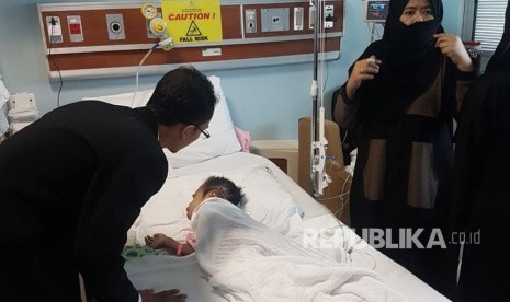 Konsulat Jenderal Republik Indonesia (KJRI) di Jeddah memulangkan seorang anak WNI, Karimah binti Muhammad Bahar, yang menderita infeksi di bagian kepala.