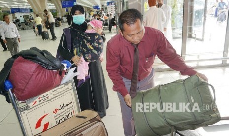     The Consulate General of Indonesia (KJRI) to Jeddah helps the repatriation of a girl, Karimah bint Muhammad Bahar, who suffer head infection.