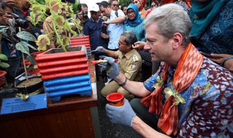 Konsuler Kedutaan Bidang Diplomasi dan Politik Australia Dr Bradley Armstrong, mengunjungi kota Makassar sebagai bentuk perayaan hari Nasional Australia, Selasa (26/1).