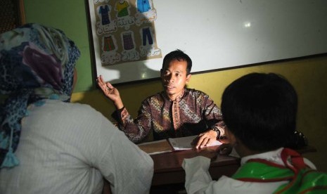 konsultasi orangtua murid dengan guru (ilustrasi).