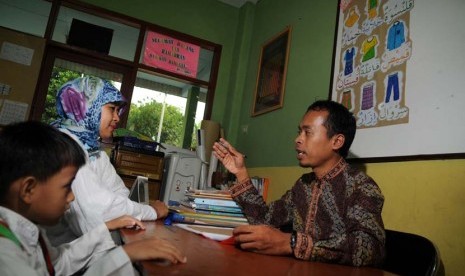 konsultasi orangtua murid dengan guru (ilustrasi).