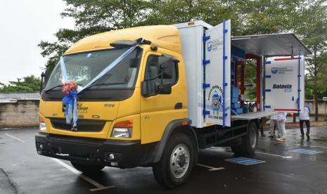 Konsumen pengguna kendaraan niaga jenis truk mendapat perhatian khusus dari PT Krama Yudha Tiga Berlian Motors (KTB) selaku agen pemegang merek (APM). Distributor resmi kendaraan niaga Mitsubishi Fuso di Indonesia itu pun kembali memberikan layanan khusus bagi salah satu konsumen armada.