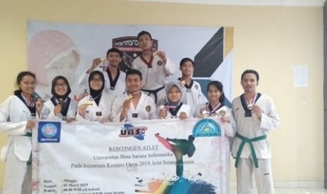 Kontingen atlet taekwondo UBSI pada kejuaraan Kentaro Open 2019.