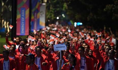 Kontingen Indonesia bersiap mengikuti Upacara Pembukaan Asian Games ke-18 Tahun 2018 di Stadion Utama GBK, Jakarta, Sabtu (18/8).