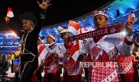 Kontingen Indonesia pada pembukaan Olimpiade 2016 di Rio de Janeiro, Brasil, Sabtu (6/8).