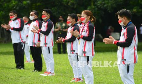 Kontingen Indonesia yang bertanding dalam Olimpiade Tokyo 2020 menghadiri penyambutan kepulangan oleh Presiden Joko Widodo di Halaman Istana Bogor, Jawa Barat, Jumat (13/8/2021). Presiden mengapresiasi perjuangan pahlawan olah raga Indonesia dan memberikan bonus kepada atlet dan pelatih yang bertanding pada ajang Olimpiade Tokyo 2020. 