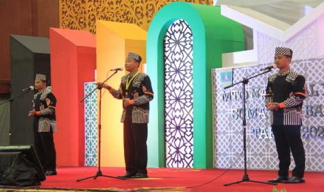 Tim MTQ Syahril Quran Kaltim Tampil Beda dengan Beat Box. Kontingen Kalimantan Timur (Kaltim) tampil beda saat perlombaan Musabaqah Tilawatil Quran (MTQ) Nasional XXVIII cabang Syahril Quran. Tiga orang perwakilan Kaltim, yakni Zulfikar, Aji Nurferdian, dan Diki Andika Putra menampilkan kebolehannya di cabang Syahril Quran dengan memasukkan seni beat box.