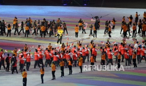 Kontingen memasuki tempat penutupan SEA Games 2017 Kuala Lumpyr di Stadium Bukit Jalil, Malaysia, Rabu (30/8) malam.