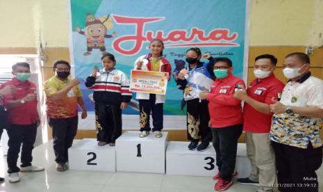 Kontingen Musi Banyuasin (Muba) menorehkan dua emas di hari pertama Porprov XIII melalui cabor Wushu.