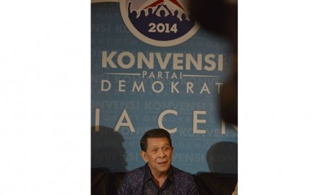 KONVENSI PARTAI DEMOKRAT - Gubernur Sulawesi Utara Sinyo H. Sarundajang memberikan keterangan pers usai mengikuti sesi pra konvensi dengan anggota Komite Konvensi Calon Presiden Partai Demokrat di Wisma Kodel, Jakarta, Rabu (28/8).