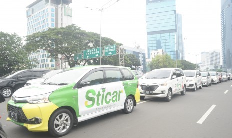 Konvoi pengemudi Sticar di seputaran jalan protokol Jakarta pada Rabu (30/11). 