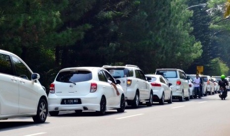 Konvoi White Car Community