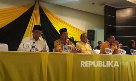  Koorbid Pemenangan Pemilu Wilayah Indonesia I Partai Golkar Nusron Wahid, menyatakan Golkar resmi dukung Dedi Mulyadi di Pilgub Jabar 2018. Hal itu, diungkapkan dalam Rapat Koordinasi dan Konsolidasi di Kantor DPD Partai Golkar Jabar, Jalan Maskumambang, Kota Bandung. Rabu (27/12).