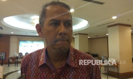 Plt Kepala Badan Pelaksana Badan Pengelola Keuangan Haji (BPKH), Anggito Abimanyu menjelaskan tentang rekening virtual (virtual account) untuk calon jamaah haji Indonesia di Jakarta, Kamis (28/12). Rekening virtual akan diberikan kepada calon jamaah haji pada awal 2018.