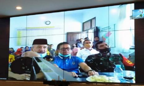 Koordinator BPP Ciawi Gebang mengikuti video conference Kementan. Kementerian membidik 723 balai penyuluh pertanian di 19 provinsi untuk di rancang ulang (redesign) BPP model Komando Strategis Pembangunan Pertanian (KostraTani).