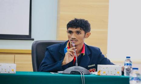 Koordinator Daerah Badan Eksekutif Mahasiswa (BEM) Nusantara Wilayah DKI Jakarta periode 2023-2024 yang juga mahasiswa  Fakultas Hukum (FH) Universitas Krisnadwipayana (Unkris) , Piere Alexander Latulory Lailossa.