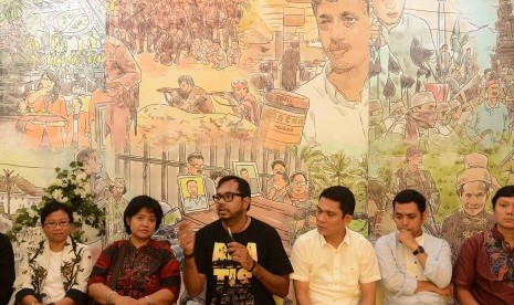 Koordinator Komisi Orang Hilang dan Tindak Kekerasan (KontraS) Haris Azhar bersama koalisi organisasi masyarakat sipil menggelar konferensi pers di Kantor Kontras, Jakarta, Rabu (23/7). Dalam kesempatan tersebut membahas rekomendasi untuk Presiden terpilih