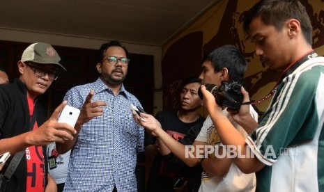 Koordinator Komisi untuk Orang Hilang dan Tindak Kekerasan (Kontras) Haris Azhar memberikan keterangan kepada wartawan di Kantor Kontras, Jakarta, Rabu (3/7). 