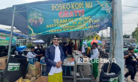 Koordinator Posko Kopi NU Gratis, M Saiful Bahri di Posko Kopi NU Gratis di Jalan Pahlawan, sekitar Stadion Gelora Delta Sidoarjo, Selasa (7/2/2023). 