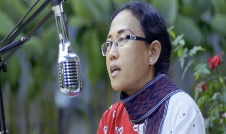 Koordinator Program SEI dan Region Maluku EcoNusa, Carmelita Mamonto