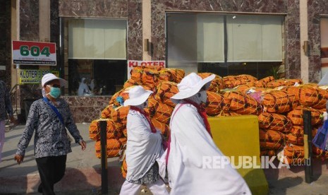 Koper jamaah haji di depan hotel 604, Syisyah Raudhah, Makkah.