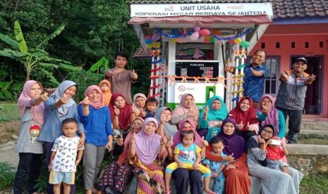 Koperasi Mekar Berdaya Sejahtera merupakan koperasi binaan Rumah Zakat yang berlokasi di Desa Mekarjaya Kecamatan Mekarjaya Kabupaten Pandeglang. 