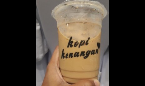 Kopi Kenangan, kopi susu kekinian yang bikin nagih rasanya.