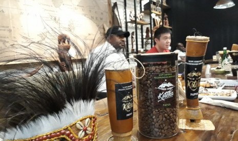 Kopi Koteka, kopi arabika Pegunungan Bintang, Papua dengan kemasan koteka.