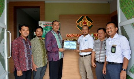 Kopsyah BMI serahkan bantuan Donasi Cinta untuk Rohingya melalui PKPU Human Initiative.