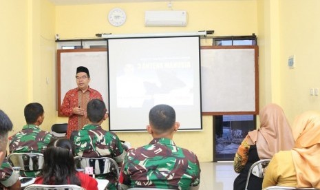 Koramil 2120/Ciomas tengah berupaya meningkatkan kemampuan para anggotanya. Sebanyak 48 peserta yang terdiri dari Bintara Pembina Desa (Babinsa) dan Persatuan Istri Tentara (Persit) diikutkan acara Pelatihan Motivasi Suprarasional, Sabtu (8/2) lalu.