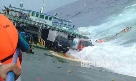 Korban KM Lestari yang tenggelam di Perairan Selayar, Sulawesi Selatan, Selasa (7/3).