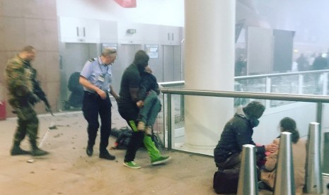  Korban ledakan mendapat perawatan di Bandara Brussel, Belgia, Selasa(22/3).