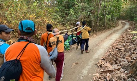 Korban tenggelam di Pantai Sancang Kabupaten Garut ditemukan dalam kondisi meninggal dunia, Rabu (18/9). 