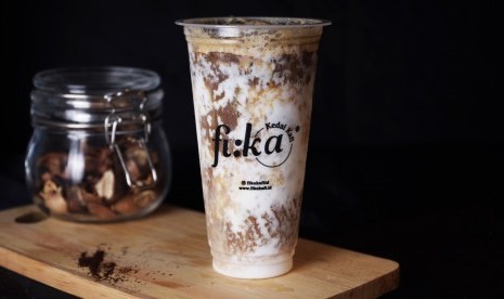 Korean Coconut Iced Coffee dari kedai Fi:ka.