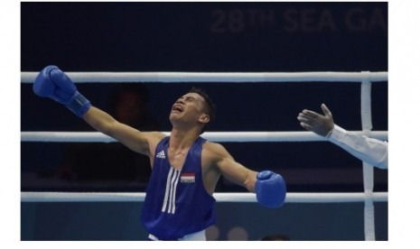 Petinju Indonesia Kornelis Kwangu Langu. Kornelis hanya meraih perak SEA Games 2019 tinju kelas layang ringan (46-48kg) putra setelah kalah dari petinju Filipina Carlo Paalam.